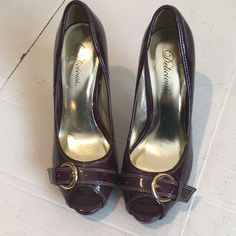 Beautiful High Heel Shoes By Delicious, 4” Heel, Attractive Buckles On The Front. Size 6 (413) 2000s Heels, 90s Heels, Vintage Kitten Heels, Vintage Kitten, High Heels For Women, Vintage Pumps, Vintage Sandals, Scene Outfits, Funky Shoes