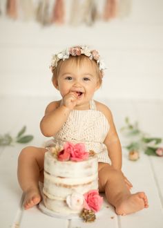 One Year Old Smash Cake Photoshoot, Make Your Own Flower Crown, Cakesmash Photoshoot, Birthday Flower Crown, Cake Smash Girl, One Year Cake Smash, First Birthday Photoshoot, Cake Smash Theme