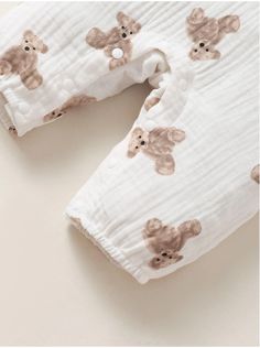 Get your little one ready for summer with this adorable gender-neutral baby boy/girl cotton brown bear print waffle Sleeper. Made from soft and breathable materials, this comfortable Romper features charming brown bear prints on a waffle texture overall design. The neutral design makes it a great option for both baby boys and girls. Composition-100% Cotton Baby Boy Bear, Neutral Design, Printed Jumpsuit, Bear Print, Baby Boy Newborn, Gender Neutral Baby, Brown Bear, Black Border, Spring And Fall