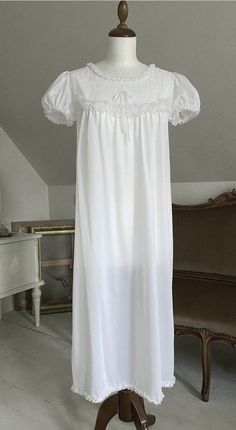 18th Century Pajamas, 1890s Sleepwear, White Night Gown Aesthetic, Nightdress Outfit, Old Nightgown, Goth Fluttershy, 1910s Wedding, Bridgerton Clothes, Babydoll Fashion