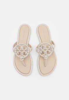 Tory Burch MILLER KNOTTED PAVE - T-sandali - stone gray Tony Burch Sandals, Tory Burch Miller Sandals Outfit, Aesthetic Sandals, Tory Burch Sandals Outfit, Hello Kitty Birthday Theme, Tory Burch Sandals, Shoe Wishlist, Tory Burch Miller