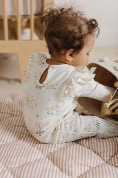 You won't be able to resist that extra squeeze when you see your little one in our oh-so-sweet Flutter Romper. An all-in-one outfit made with certified organic cotton, playful flutter sleeves and a keyhole back bring our perfectly hued prints to life, with snaps at the legs for easy peasy diaper changes. Organic Cotton & Dyes Ethically Made Blue Bell Flowers, Cool Baby Clothes, Trendy Baby Clothes, Baby Trend, Cotton Romper, Flower Patch, Ruffle Romper, Clothes Crafts