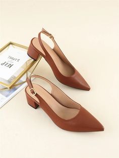 Women’s Business Professional Shoes, Feminine Shoes Aesthetic, Unique Womens Shoes, Classic Pumps Heels, Cute Shoes For Work, Classic White Heels, Office Work Shoes Women, Formal Dress Shoes Womens, Office Work Shoes