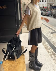 Adidas Shorts Outfit, Basketball Shorts Outfit, Outfits For School Leggings, Outfits For School Casual, Adidas Shorts Women, Nordstrom Boots, How To Look Expensive, Shorts Outfits, Looks Street Style