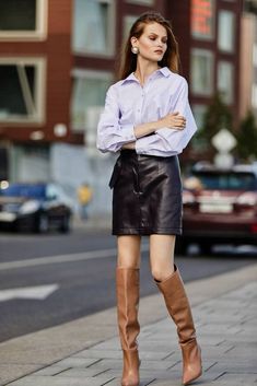 FW'18-19 Leather Skirt With Boots, Tan Boots Outfit, Leggings Work Outfit, Leather Skirt And Boots, High Heel Dress Boots, Street Style Fall Winter, Camel Boots, High Boots Outfit, Leather Boots Heels