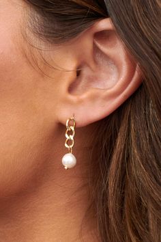 Gold chain earrings Pearl drop accent Complete your look with our gorgeous Mabel drop earrings. We are in love with the feminine pearl accent. They're perfect for a wedding or birthday celebration teamed with your favorite LBD and stiletto heels for a look we are loving. MATERIAL METAL Chic Teardrop Pearl Earrings For Party, Chic Pearl Drop Bridal Earrings As Gift, Chic Pearl Drop Bridal Earrings For Gift, Classic Pearl Chain Earrings For Party, Party Pearl Chain Drop Earrings, Pearl Charm Bridal Earrings For Party, Bridal Pearl Chain Drop Earrings, Chic Pearl Earrings With Pearl Chain For Party, Chic Pearl Chain Earrings For Party