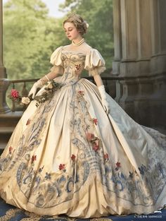 1600s Dresses Royal, French Royalty Fashion, Rococo Fashion Women, Dress Kerajaan, Victorian Prom Dress, Victorian Prom, Victorian Ball Gowns, Queen Gown, Victorian Era Dresses