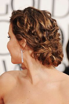 5 different looks you can create with just 4 products from the Oribe Travel and Purse Size Collection. #Oribe2go #travelsize #travel Jennifer Lawrence Golden Globes, Pulled Back Hair, Golden Globes Hair, Wavy Updo, Wedding Hairstyles Medium Length, Peinados Recogidos, Best Wedding Hairstyles, Low Bun, Updo Hairstyles