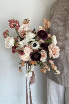 Looking for elegant flower arrangements for a winter wedding? We’ve rounded up 30+ winter wedding flower ideas for bouquets, centerpieces, table flowers, and more! Whether your wedding is in December, January, or February, you’ll find stunning white, blue, and burgundy winter wedding florals here. Winter bridal bouquets, Christmas bridal bouquets, January wedding flowers. February Wedding Flowers, January Wedding Flowers, Winter Wedding Flowers Bouquets, White Bridal Flowers, Christmas Wedding Flowers, Winter Bridal Bouquets, Winter Floral Arrangements, Burgundy Bouquet, Bridal Bouquet Blue