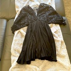 Free People Women’s Dress Size S/P Mwt Black Mini Dress For Beach Cover-up, Black Mini Dress With V-neck For Vacation, Black Mini Dress V-neck For Vacation, Black V-neck Summer Mini Dress, Black Mini Dress For Summer Beach Cover-up, Black Flowy V-neck Mini Dress, Bohemian Black Mini Dress For Brunch, Black Flowy Mini Dress For Summer, Black Mini Dress For Spring Beach Outing