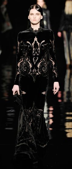 Noire Ellie Saab, Parisienne Chic, Burnout Velvet, Looks Black, Black Velvet Dress, Style Noir, Gorgeous Gowns, Nautilus