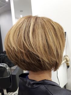 Youthful Haircuts, Younger Hair, Red Balayage Hair, Short Layered Bob Haircuts, Angled Bob Haircuts, Apricot Tree, Choppy Bob Hairstyles