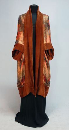 Look Kimono, Match Velvet, Evening Coat, Gold Lame, Mode Boho, Looks Street Style, Brown Silk, 1920s Fashion