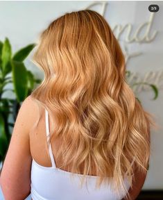 Strawberry Blonde Money Piece, Blonde Hair With Hints Of Strawberry, Strawberry Blonde Dimensional Hair, Hint Of Strawberry Blonde, High Contrast Strawberry Blonde, Vibrant Strawberry Blonde Hair