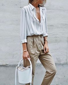 Silhouette Mode, Trendy Spring Outfits, Beige Jeans, Moda Chic, Summer Work Outfits, Autumn Street Style, Business Outfit, Business Attire, Looks Style