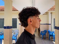 corte de cabelo ondulado/cacheado dnv pq sim Good Haircut For Curly Hair, Curly Hair Modern Mullet, Modern Mullet Curly Hair, Mens Haircuts Thick Hair, Queer Haircut, Taper Fade Short Hair