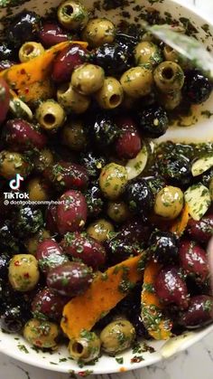 Tiktok video How to make Mediterranean olive salad with burrata recipe. Holiday Burrata Appetizer, Mediterranean Brunch Ideas, Burrata Recipe Salad, Eating Well Mediterranean Diet, Burrata Ideas, Burrata Recipe Appetizers, Mediterranean Dinner Party, Autumnal Recipes, Burrata Appetizer