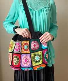 Crochet African Flower Black Tote Bag Flower Shoulder Bag - Etsy Floral Granny Square, Granny Square Tote, Crochet African Flowers, Boho Chic Bags, Flowers Tote, Granny Square Afghan, Bag Flower, African Flowers, Crochet Granny Square