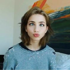 Emily Rudd Short Hair Brown, Emily Rudd, Female Character Inspiration, Lipstick Color, Hair Brown, Funny Face, Grunge Hair, Woman Crush, Beautiful Eyes