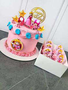 #princesapeach #tortaspersonalizadas #tortas #cupcakes #peach Princess Party Cake