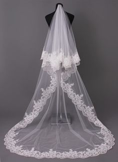 wedding veil with lace appliques