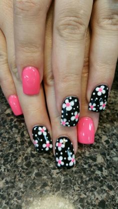 Fun Spring Nail Art, Crazy Nail Designs Creative, Spring Nail Art Flowers, Daisy Nails Design, Spring Toe Nails, Fun Spring Nails Design, Daisy Nail Design, Fun Spring Nails, Thermal Nails