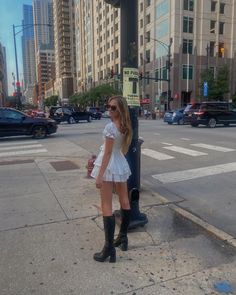 Steve Madden Phoenix Boots Outfit, White Dress Black Corset Outfit, White Steve Madden Boots Outfit, Steve Madden Black Boots Outfit, Madden Girl Boots Outfit, White Dress Black Boots, Steve Madden White Platform Boots, Girls Boots Outfit