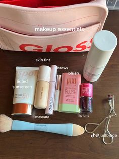 What’s In My Makeup Bag, Minimal Makeup Products, School Makeup Bag, Contact Pics, Haircare Tips, Cozy Interiors, Hobby Ideas, Makeup And Skincare