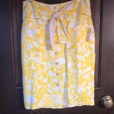 Never Been Worn, With Tags, Yellow And White Floral And Lemon Print Skirt. Non Useable Attached Buttons In The Front With Knot Tie At Waist. Zipper In The Back. Super Cute With A Plain White Tee! Yellow Cotton Skirt For Day Out, Yellow Skirt With Pockets For Spring, Knot Tie, Plain White Tee, Anthropologie Skirt, Lemon Print, White Skirt, Print Skirt, Tie Knots