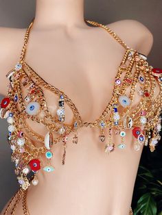 Evil Eye Charm Bra! This bra is all the protection you'll need 😍🧿. This piece is so versatile, wear it over a t-shirt, bra, pasties or all by herself. The bra is embellished all over with beautiful gold charms and Swarovski crystals! The back is adjustable to custom fit. Bra Pasties, Evil Eye Top, Glitter Bra, Chain Tops, Beaded Bra, Carnival Bra, Bra Chain, Outfit Dance, Bead Bra