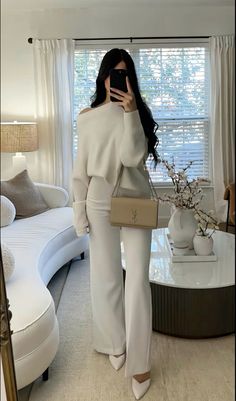 European Fashion Winter, Cute Professional Outfits, Old Money Fashion, Money Fashion, Elegant Outfit Classy, Corporate Style, Cold Outfits, Office Attire, Looks Chic