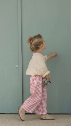 Outfits To Paint In, Little Kids Outfits, Uplifting Cards, Cute Toddler Outfits, Affirmation Cards For Kids, Boosting Confidence, Girl Ootd, Kids Inspo