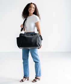 Perfecto para el trabajo, los recados, la escuela o la maternidad, el bolso Aquila puede con todo. Te verás elegante sin importar si estás vestido para el trabajo o si vas a la ciudad con mallas. Combina cualquier atuendo con este bolso Aquila para lograr un estilo elevado. Con tantos bolsillos integrados, tendrás espacio para todo y podrás organizarlo todo. El impresionante interior de color sandía te hará sonreír cada vez que abras tu bolso. Con bolsillos para un vaso de agua de hasta 40 oz, una funda para una computadora portátil de 17 "y un gran compartimento abierto para sus cuadernos, refrigerios y todo lo demás, ¡seguro que hará del Aquila su bolso diario!

CARACTERÍSTICAS



Tres bolsillos exteriores



[Dos bolsillos laterales y un bolsillo trasero que se convierte en funda p Human Png, Convertible Crossbody Bag, Conscious Living, Work Gear, Oversized Tote, Convertible Backpack, Crossbody Clutch, Sophisticated Design, Mini Backpack