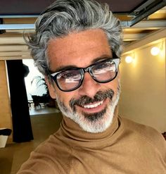 Stylish Glasses For Men, Short Hair Glasses, Grey Hair And Glasses, Men's Facial Hair, Latin Men