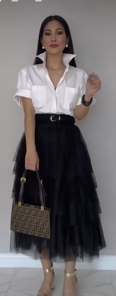 Black Mesh Skirt Outfit Ideas, Black Tulle Skirt Outfit Formal, Mesh Skirt Outfit Ideas, Tulle Skirts Outfit, Chic Work Outfit, Tulle Skirt Black, Elegant Outfit Classy, Classy Work Outfits, Midi Skirts