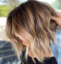 Messy Balayage Bob Hairstyle for Thick Coarse Hair Short Bayalage Hair Blonde Brown, Short Bayalage Hair, Bob Bayalage, Bayalage Bob, Blond Bayalage On Brown Hair, Blonde Hilites, Shorter Hairstyles, Bayalage Hair