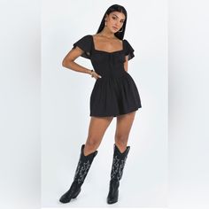 Romper 100% Cotton Length Of Size Us 4 / Au 8 Shoulder To Hem: 70cm / 27.5in Elasticated Shoulders & Neckline Tie At Bust Shirred Waist Twin Hip Pockets Fully Lined All Black Country Concert Outfit, Spring Rompers, Flowy Romper, Rompers Online, Baby Crop Top, Pink Formal Dresses, Country Concert Outfit, Romper Black, Country Concert