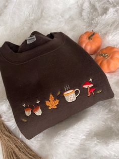 For all my fall girlies and boys 🤎🍂 This comfortable and soft fleece sweatshirt is perfect for all the upcoming chilly Fall evenings and mornings!  This sweatshirt is available in 4 colors:  🍂 Heather Gray 🍂 Sand 🍂 Green 🍂 Brown If there is a color you have in mind other than the ones listed, send me a message and I can help.  -Sweatshirt brand: Gildan -Sizes available: Adult Small - Adult 3XL -Fit: slightly oversized fit - I'd suggest your normal size or size up once for a true oversize f Thanks Giving Sweaters, Cute Brown Crew Neck Sweater, Brown Fleece Sweatshirt For Fall, Cute Fleece Sweater For Fall, Cute Fleece Tops For Fall, Cute Fall Loungewear Sweatshirt, Brown Fleece Sweater For Fall, Thanksgiving Sweatshirt Ideas, Cute Fall Sweater With Ribbed Cuffs