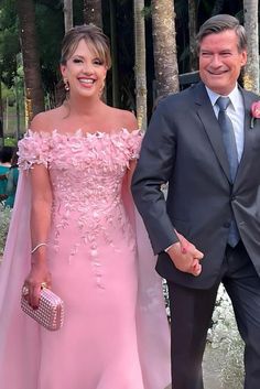 Inspired by you - Webmail Wedding Guest Dress Pink, Train Wedding, Pink Chiffon, Chiffon Flowers, Bride Gowns, Satin Flowers, Mermaid Evening Dresses, Mother Of The Bride Dress, Guest Dress