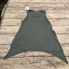 Nwt Zyia Asymmetrical Workout Tank In Green Oversized Xs Longer In Back With Sharkbite Hem High Slits On Sides Rayon Spandex Blend, Very Soft Nwt Offers Welcome Bundle To Save Casual Stretch Top With Asymmetrical Hem, Casual Green Tops With Asymmetrical Hem, Casual Asymmetrical Tank Top For Summer, Trendy Summer Tops With High-low Hem, Trendy High-low Hem Tops For Summer, Casual Asymmetrical Cotton Tank Top, Solid Color High-low Hem Tops For Spring, High-low Hem Tops For Spring, Spring High-low Hem Top