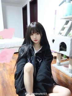 Ulzzang Hair, Perfect Bangs, Aesthetic Outfit Ideas, Shot Hair Styles, Haircuts Straight Hair, Beauty Ideas, Real Girls, Cute Poses, Aesthetic Girl