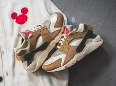 Nike X Stussy, Tinker Hatfield, Outfits Streetwear, Nike Vintage, Nike Air Huarache, Air Huarache, Nike Huarache, Nike Air