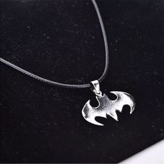 Cool Dc Universe Super Heroes Bat Stainless Steel Silver Fashion Pendant Necklace`Ca Batman Knife, Batman Clothes, Batman Accessories, Batman Backpack, Batman Pillow, Black Batman, Batman Stuff, Kids Baseball Caps, Batman Kids