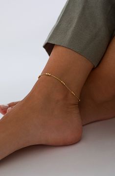 Gold anklet with small balls Himani   The anklet HIMANI is a versatile jewel, perfect to be combined with any outfit, you'll love it!  The HIMANI is made of a fine chain with links and  groups of 3 small balls distributed in the chain. It's an anklet made of  925 Sterling Silver and 22-carat gold-plated.   It's a fine and comfortable anklet ideal for your daily life. PYou can match it with other more eye-catching jewels and create unique combos that will make you fall in love. 22 Carat Gold, Gold Anklet, Foot Jewelry, Anklets, 925 Sterling Silver, Bracelet, Sterling Silver, Chain