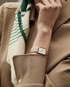 The Boxy XS: This collection features our favorite square silhouette, scaled down to a smaller size. Channeling a slightly retro aesthetic, the result is equal parts chic, bold and effortlessly elegant. Rosefield Watch, Flower Watch, Rose Gold Case, Retro Aesthetic, White Rose Gold, Watches Jewelry, Silver Rose Gold, White Silver, Silver Roses