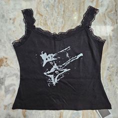 Black Crop Tank Top Black Tank Top Aesthetic, Grunge Crop Top, Alternative Fashion Tank Top, Grunge Tank Top, Graphic Tank Outfit, Tank Top Aesthetic, Black Tank Top Outfit, Black Tank Top, Black Tank Tops Outfit