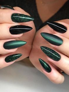 Nails Black Women, Emerald Nails, Green Acrylic Nails, Nails Dark, Green Nail Art, Dark Green Nails, Green Nail Designs, Makijaż Smokey Eye, Nails Green