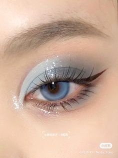 Light Blue Douyin Makeup, Light Blue Makeup Ideas, Blue Korean Makeup, Korean Graduation Makeup, Blue Douyin Makeup, Winter Wonderland Makeup, Korean Eye Makeup