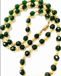 Beautiful Vintage Emerald and Gold Necklace.In wonderful condition.The color is outstanding. Emerald Green Necklace, Gold Belt Buckle, Gifts Vintage, Gold Belts, Buckle Bracelet, Gold Gifts, Green Necklace, Red Crystals, Necklace Vintage