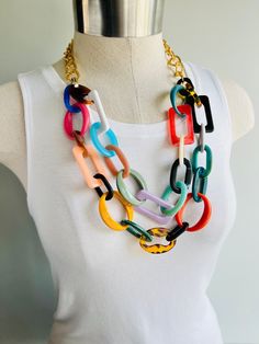 Denim Fashion Outfits, Diy Necklaces, Beach Necklace, Necklace Colorful, Beach Necklaces, Rainbow Necklace, Necklace Chunky, Janis Joplin, Neck Piece